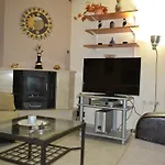 아파트 Vasiliki's Cosy House 네아 미카니오나